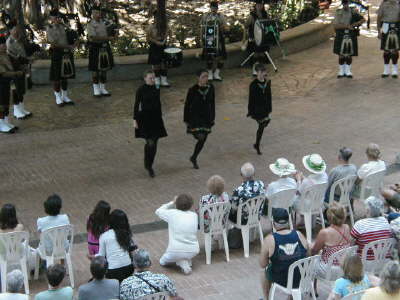 Irish bagpipes & dancers St Pat day